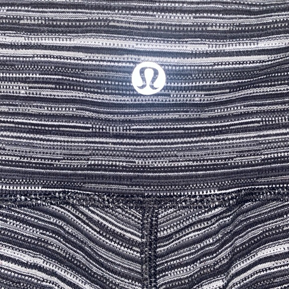 Lululemon Gray/Black Stripped Legging size 4 - Picture 4 of 6